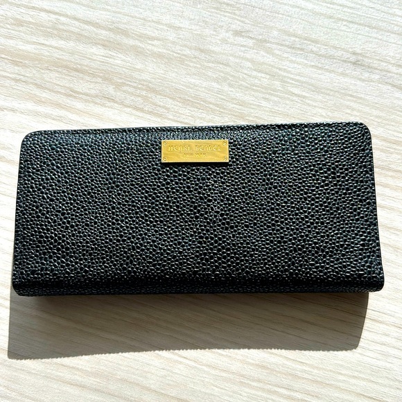 henri bendel Accessories - Henri Bendel black textured wallet